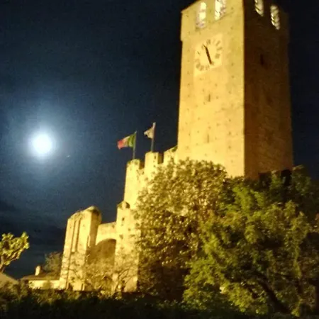 Le Di Virgilio לינה וארוחת בוקר מונזמבנו